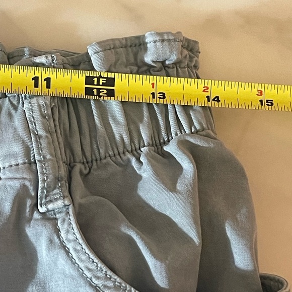 H&M Women’s Paperbag Waist Shorts Green Size Small Elastic Waist Pockets Casual - Picture 2 of 6